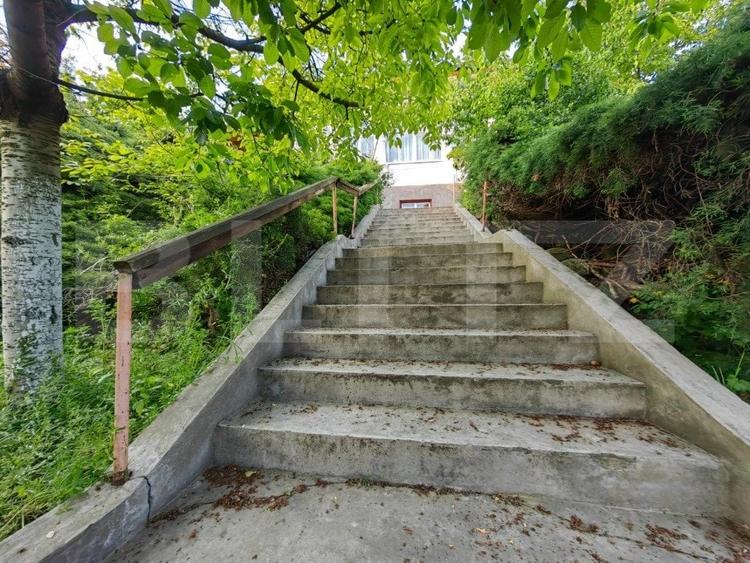Casă individuală cu 5 camere cu Garaj în Șard