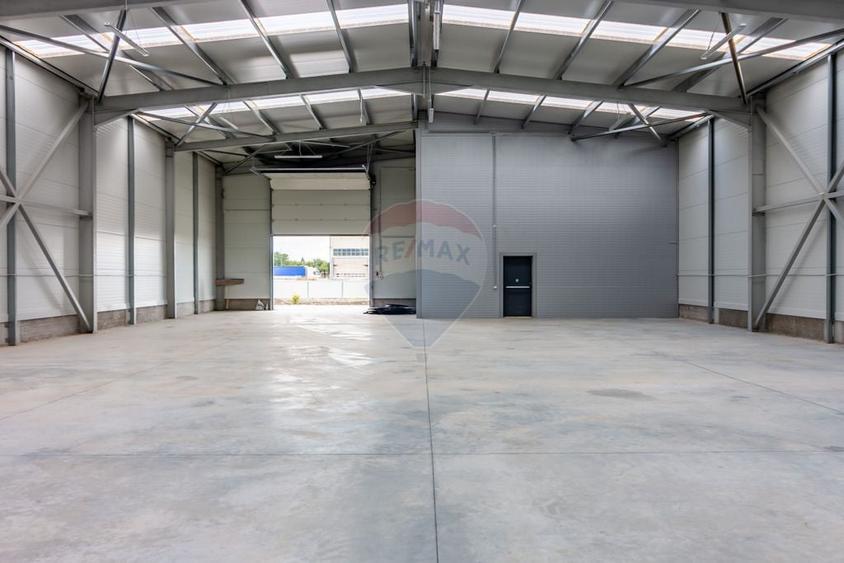 Spațiu comercial, de 560 mp, în Balotești