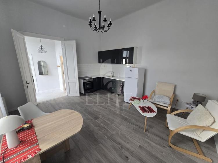 Apartament cu 3 camere semidecomandat în Central