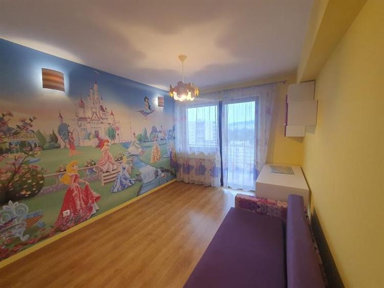 Apartament cu 4 camere decomandat, mobilat în Tudor