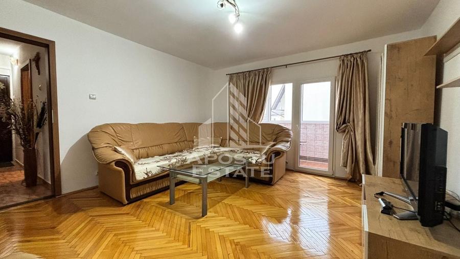 Apartament cu 3 camere decomandat în Girocului