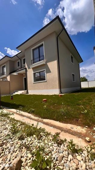 Casă cu 4 camere cu Teren 250 Mp în Central