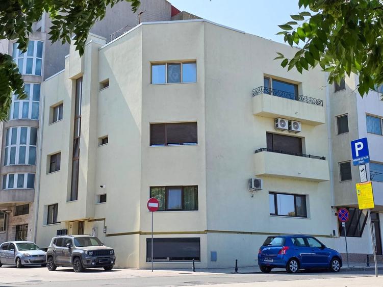 Apartament cu 3 camere decomandat, mobilat în Peninsula
