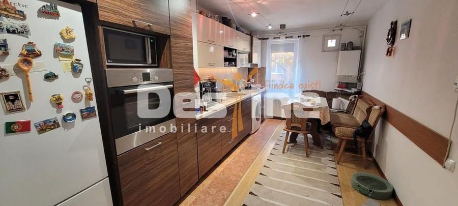Apartament cu 3 camere decomandat în Craiter
