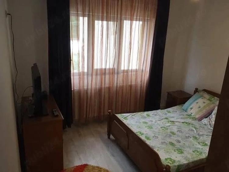 Apartament cu 3 camere decomandat în Sărata