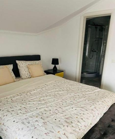 Apartament cu 4 camere semidecomandat în Bucureștii Noi
