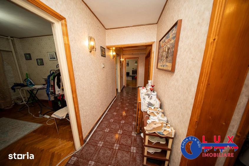 Apartament cu 3 camere decomandat în Babadag