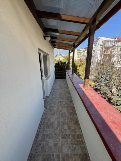 Casă individuală cu 5 camere cu Canalizare în Calea Moldovei