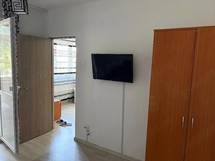 Apartament cu 3 camere semidecomandat în Banat