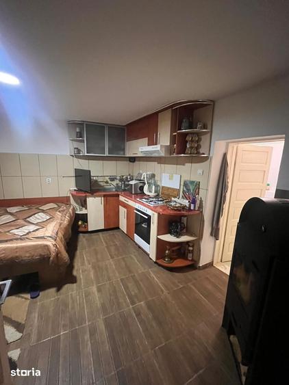 Casă cu 5 camere cu Teren 1800 Mp în Călugări