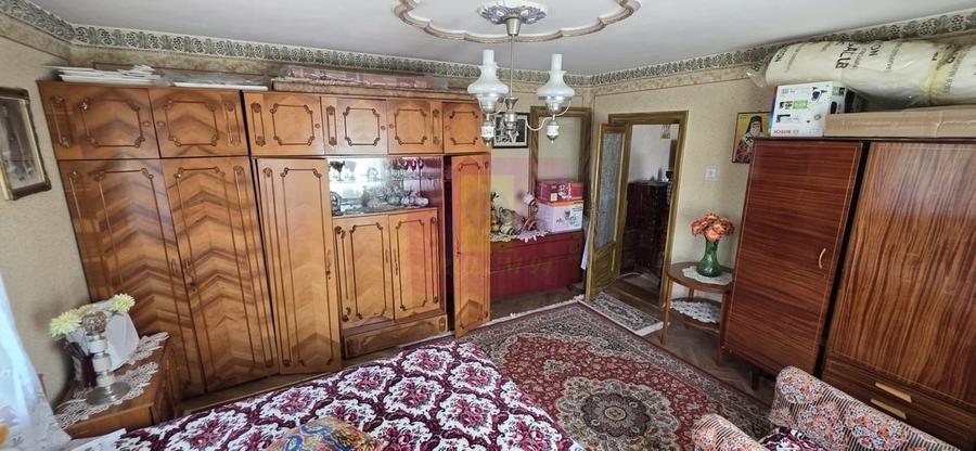 Casă cu 5 camere în Central