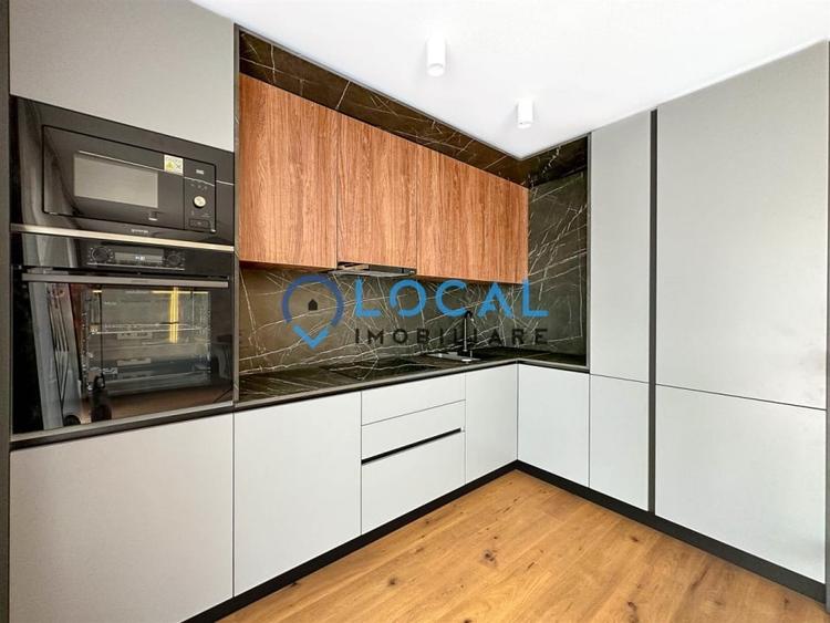 Apartament cu 3 camere semidecomandat, mobilat în Gară