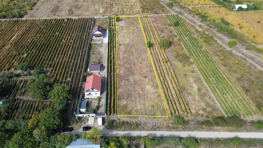 Teren Construcții extravilan de 3704 mp, în Periferie