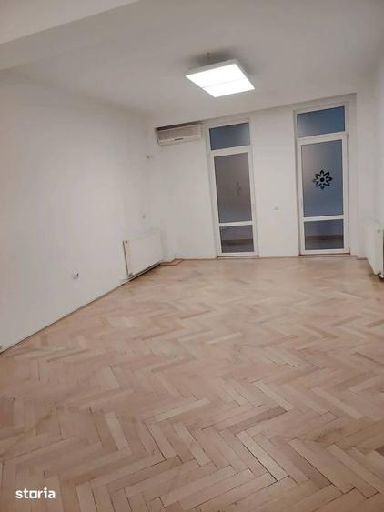 Casă cu 8 camere cu Canalizare în Floreasca