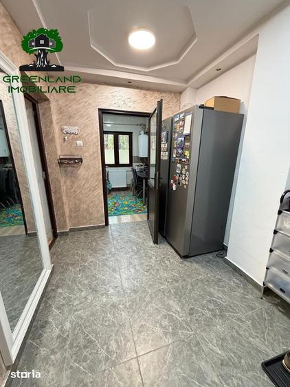 Apartament cu 3 camere în Podu Roș