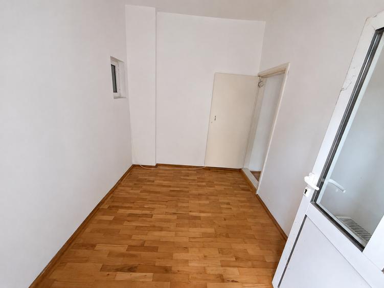 Casă individuală cu 5 camere cu Garaj în Tei