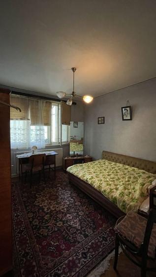 Apartament cu 3 camere semidecomandat în Central