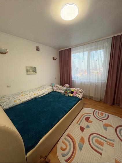 Apartament cu 3 camere decomandat în Războieni
