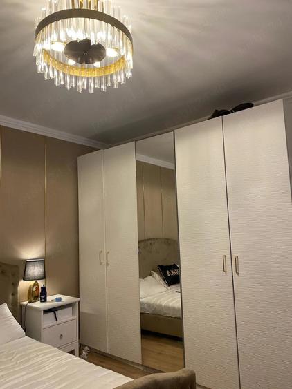 Apartament cu 3 camere semidecomandat în Crângași