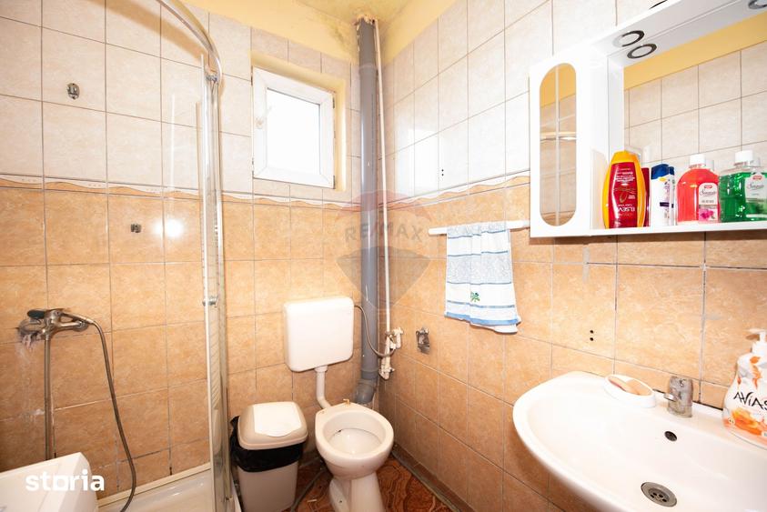 Casă cu 7 camere cu Teren 466 Mp în Central