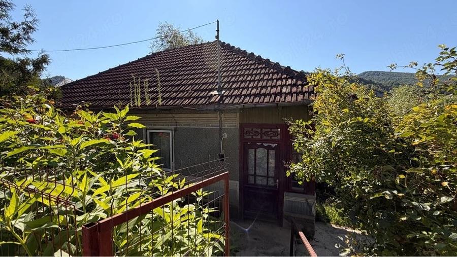 Casă cu 3 camere cu Teren 800 Mp în Bozioru