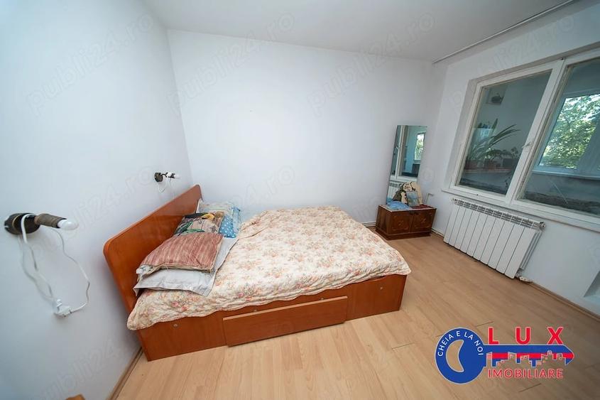 Apartament cu 3 camere decomandat în Spitalului