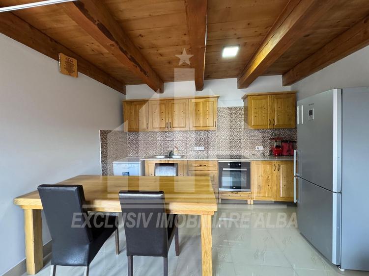 Casă individuală cu 4 camere cu Canalizare în Cetate