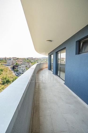 Apartament cu 4 camere semidecomandat în Zorilor
