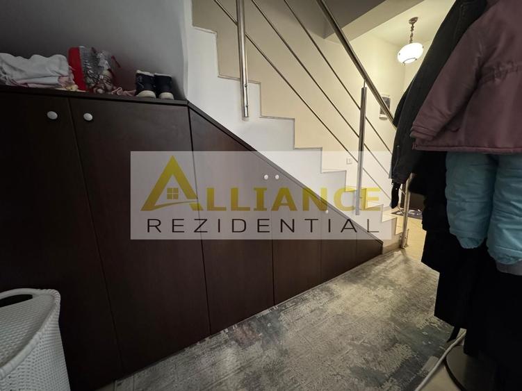 Casă individuală cu 5 camere decomandat cu Canalizare în Central