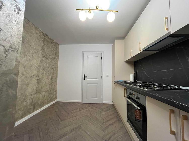 Apartament cu 3 camere decomandat în Zorilor