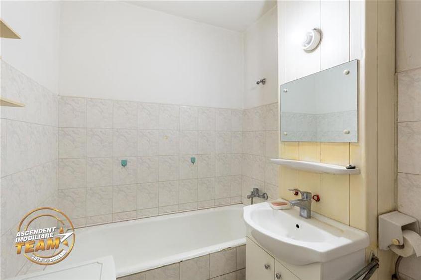 Apartament cu 2 camere decomandat în Lenin
