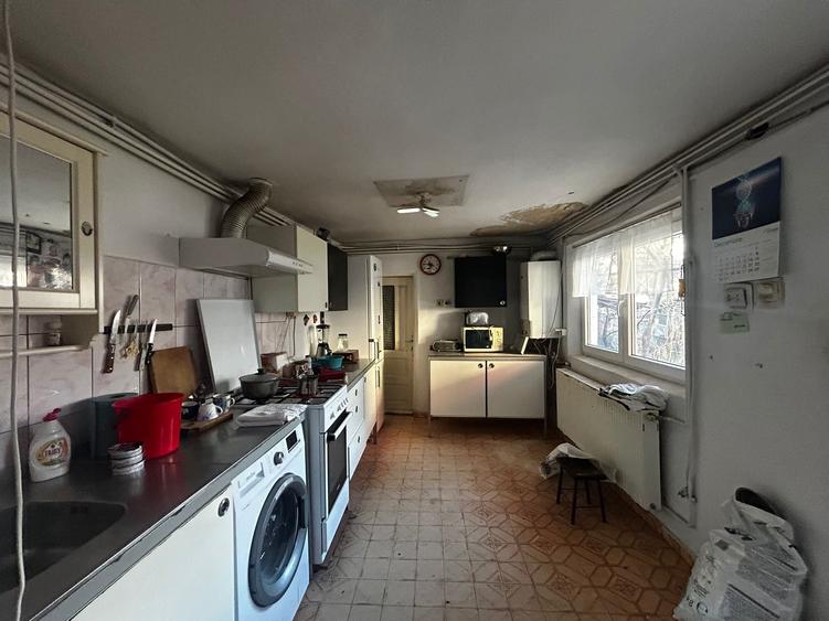 Casă individuală cu 3 camere cu Canalizare în Ultracentral