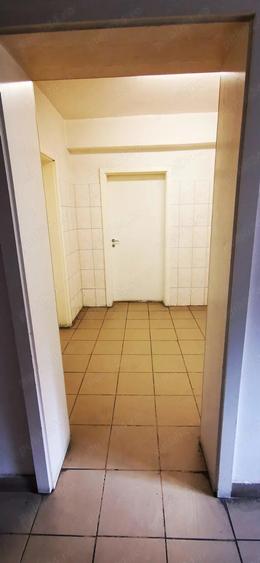 Spațiu comercial, de 1,000 mp, în Central