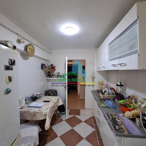 Apartament cu 4 camere decomandat, mobilat în Est