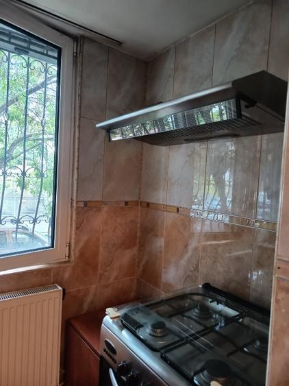 Apartament cu 3 camere decomandat, mobilat în Malu Roșu