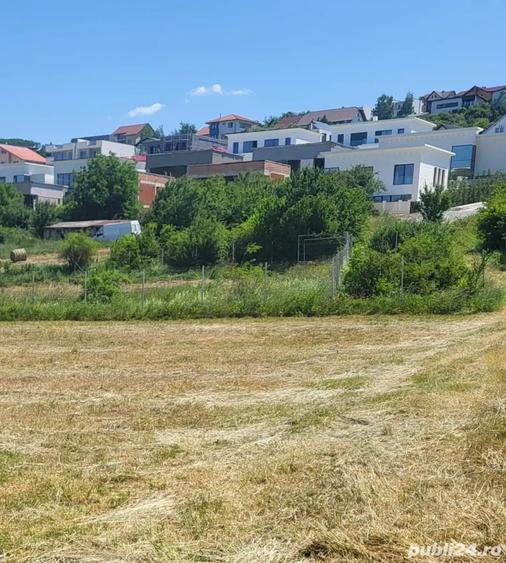 Teren de 4300 mp, în Borhanci
