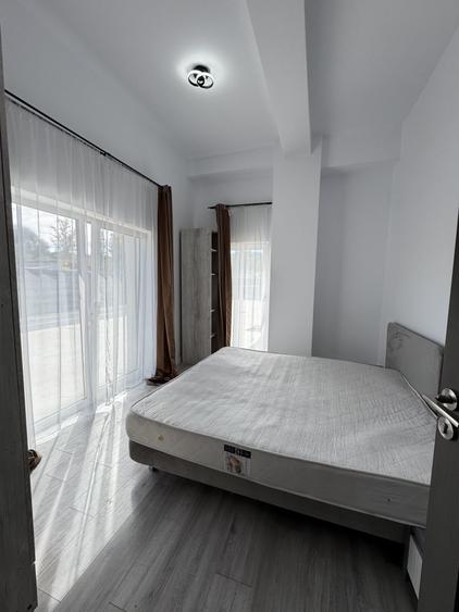 Apartament cu 3 camere semidecomandat, mobilat în Dâmbul Rotund