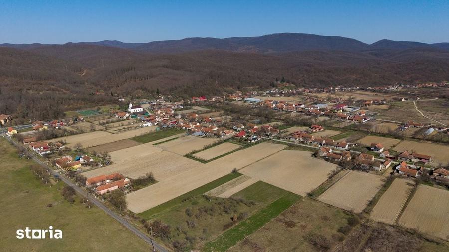 Teren de 2970 mp, în Mașloc