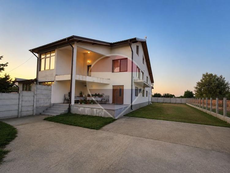 Vilă de vanzare | Teren mare 749 mp | Locuinta & Afacere Dragomiresti - 1