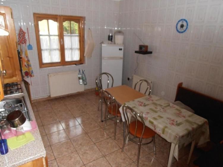 Casă individuală cu 6 camere cu Teren 446.73999023438 Mp în Bușteni