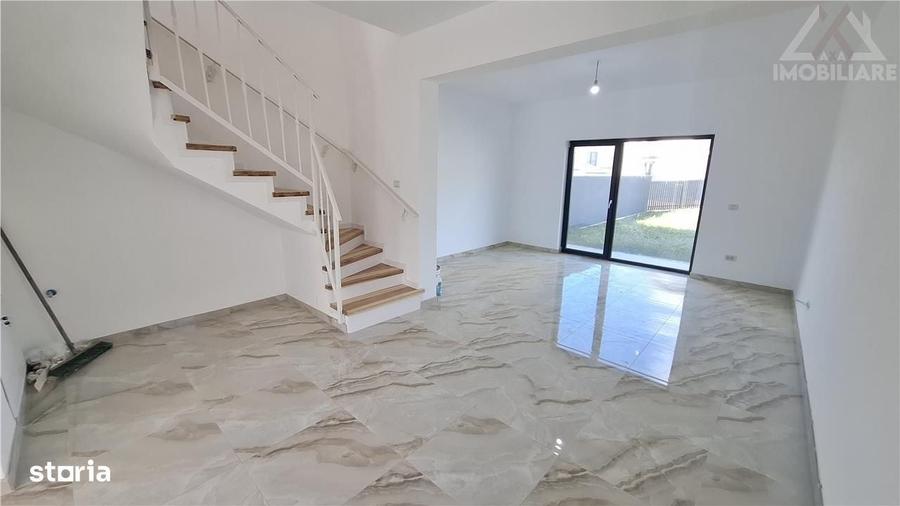 Casă cu 3 camere în Uricani