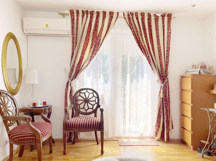Apartament cu 6 camere semidecomandat, mobilat în Mehala