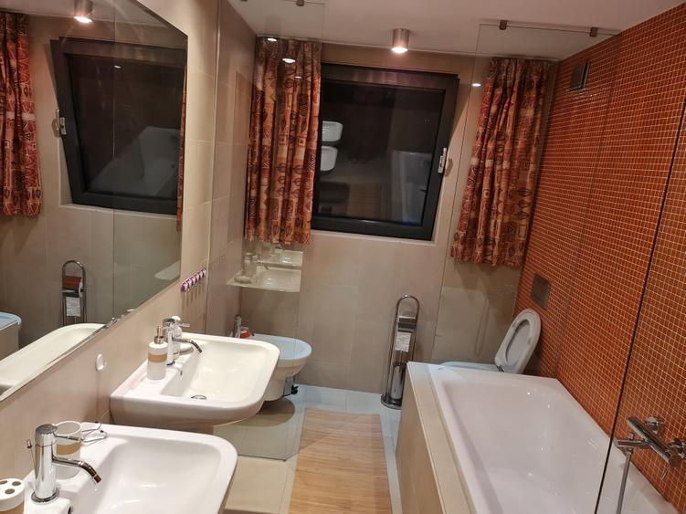 Apartament cu 2 camere decomandat, mobilat în Faleza Nord