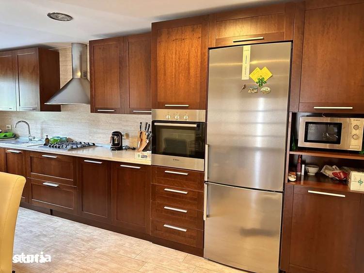 Casă cu 10 camere cu Teren 600 Mp în Eforie