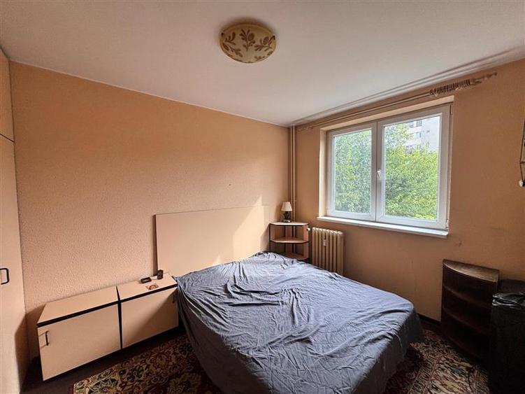 Apartament cu 3 camere decomandat în Berceni