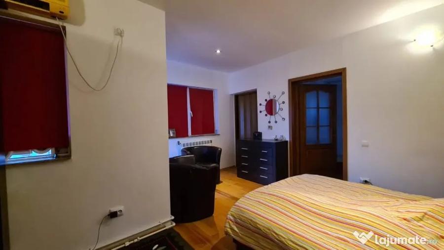 Casă cu 7 camere cu Teren 300 Mp în Mihai Bravu
