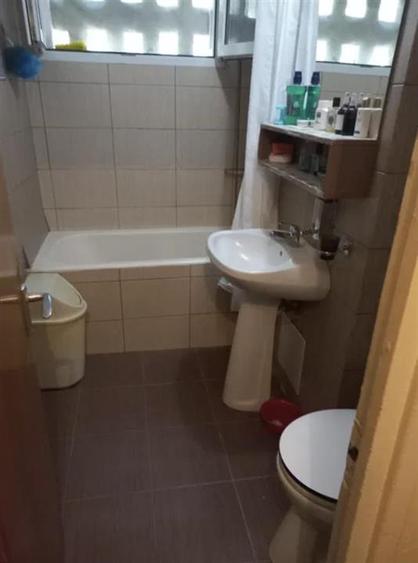 Apartament cu 3 camere semidecomandat, mobilat în Brâncoveanu
