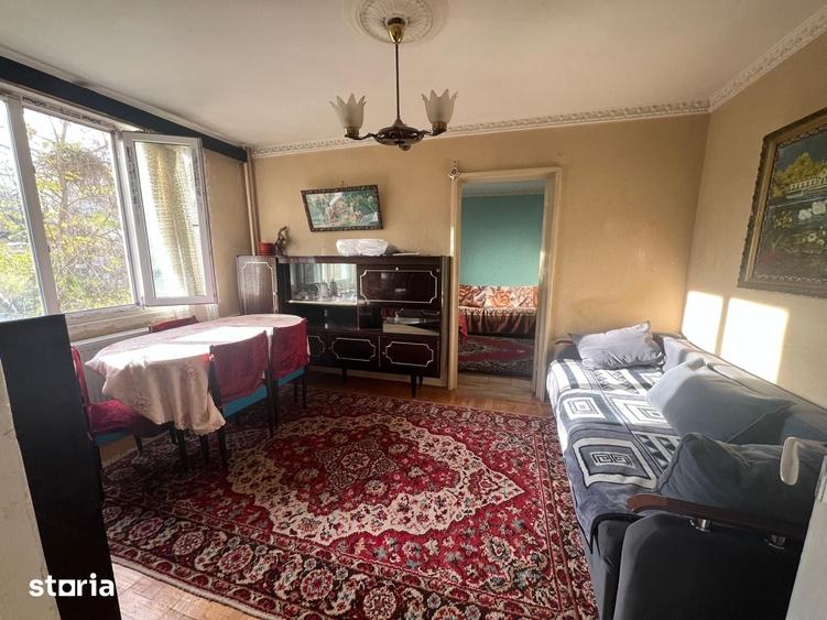 Apartament cu 3 camere semidecomandat în Micro 19