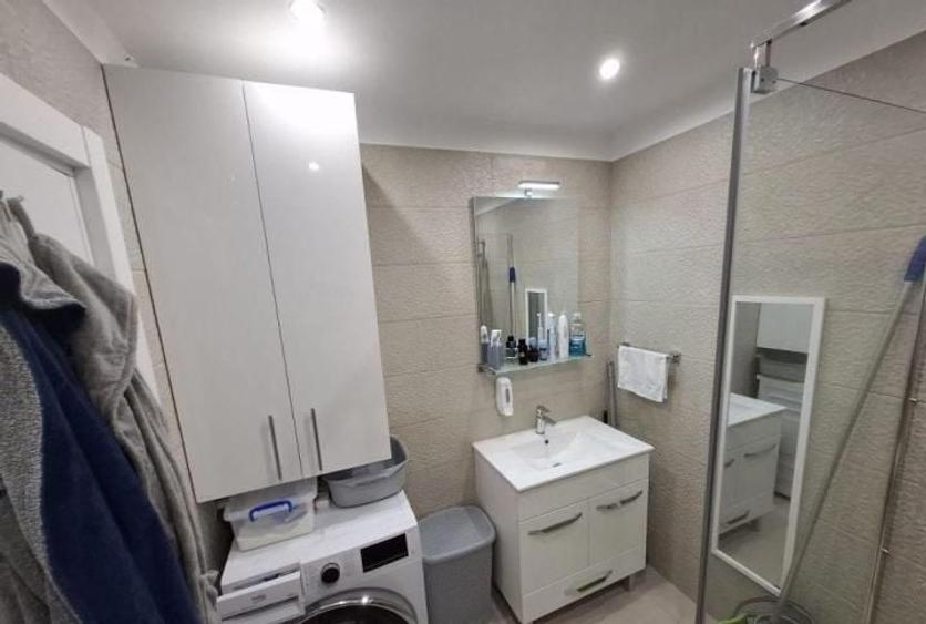Apartament cu 3 camere semidecomandat, mobilat în Trafic Greu
