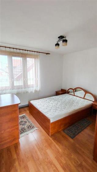 Casă cu 6 camere cu Teren 249 Mp în Rogerius